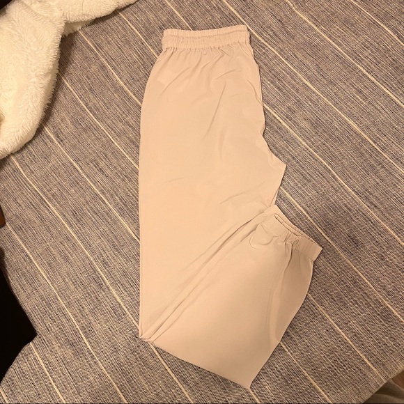 Aritzia Joggers - Picture 2 of 3